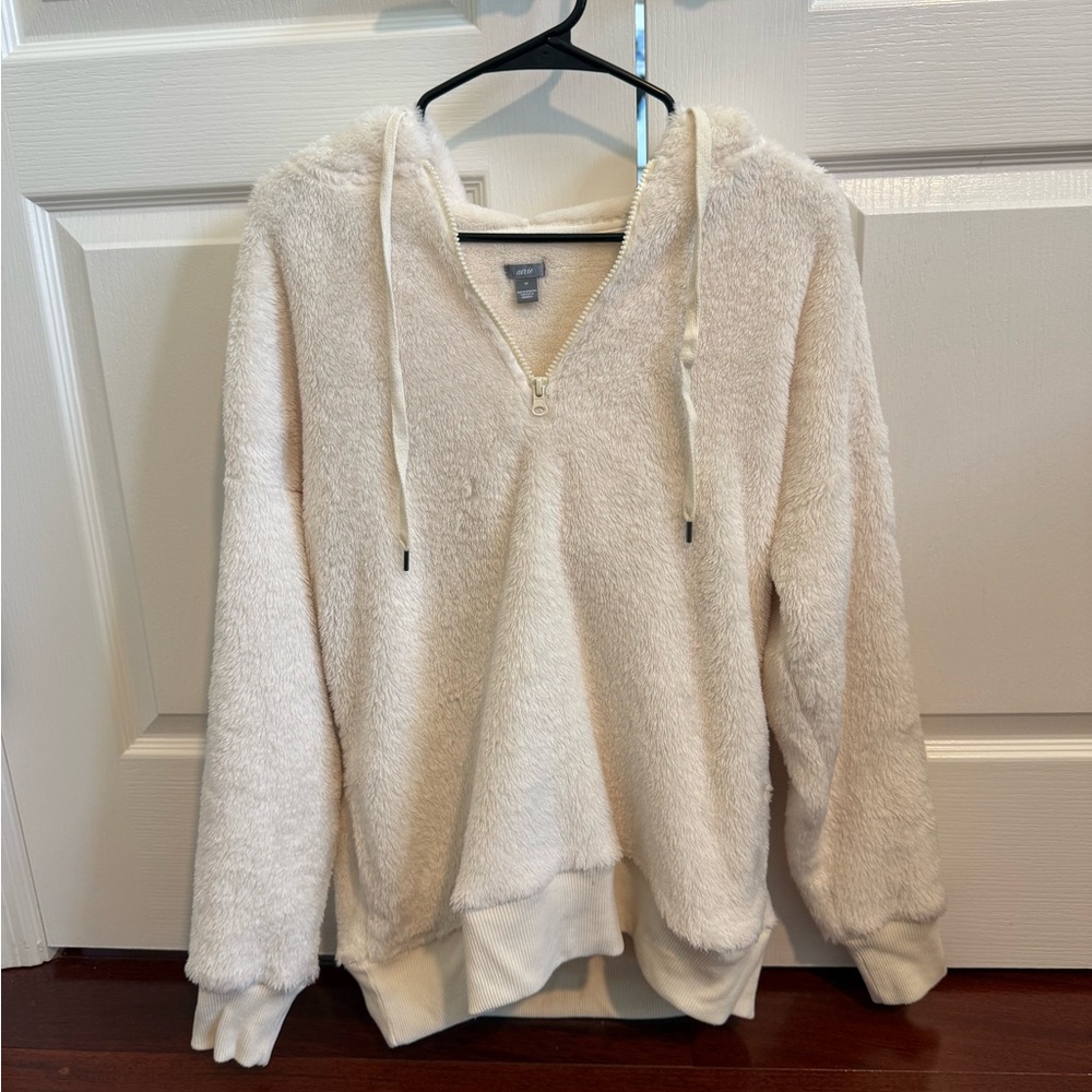Aerie Cream V-Neck Women's Sweater